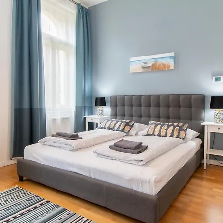 Stepanska Cr Apartment